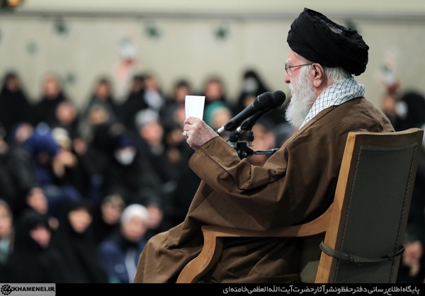 العدالة في المجتمع والمنزل؛ الحق الأول للنساء